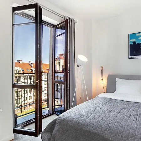 Eden - A Bright Modern In Old Town By Houseys شقة