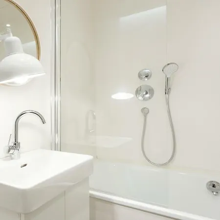 Eden - A Bright Modern In Old Town By Houseys Apartmán *