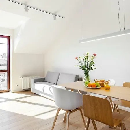 Eden - A Bright Modern In Old Town By Houseys شقة